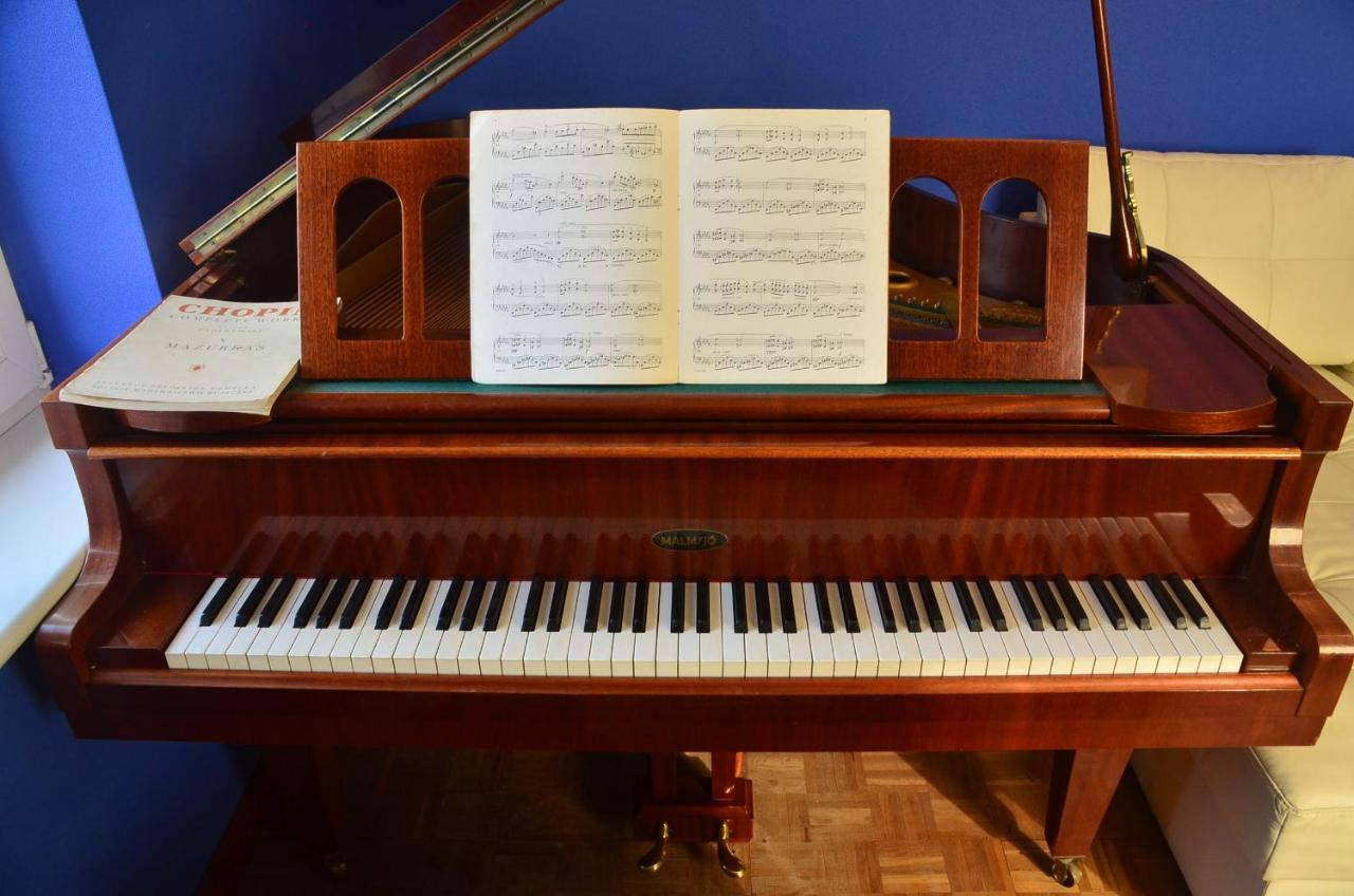 Apartament Dark Amber- 3 Rooms Grand Piano Świnoujście Exteriör bild
